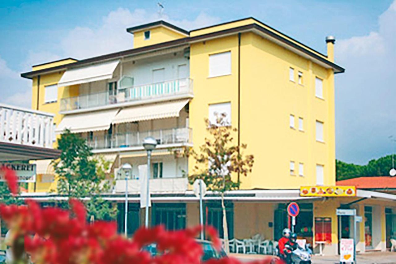Pia Del Faro Apartment Бибионе Екстериор снимка