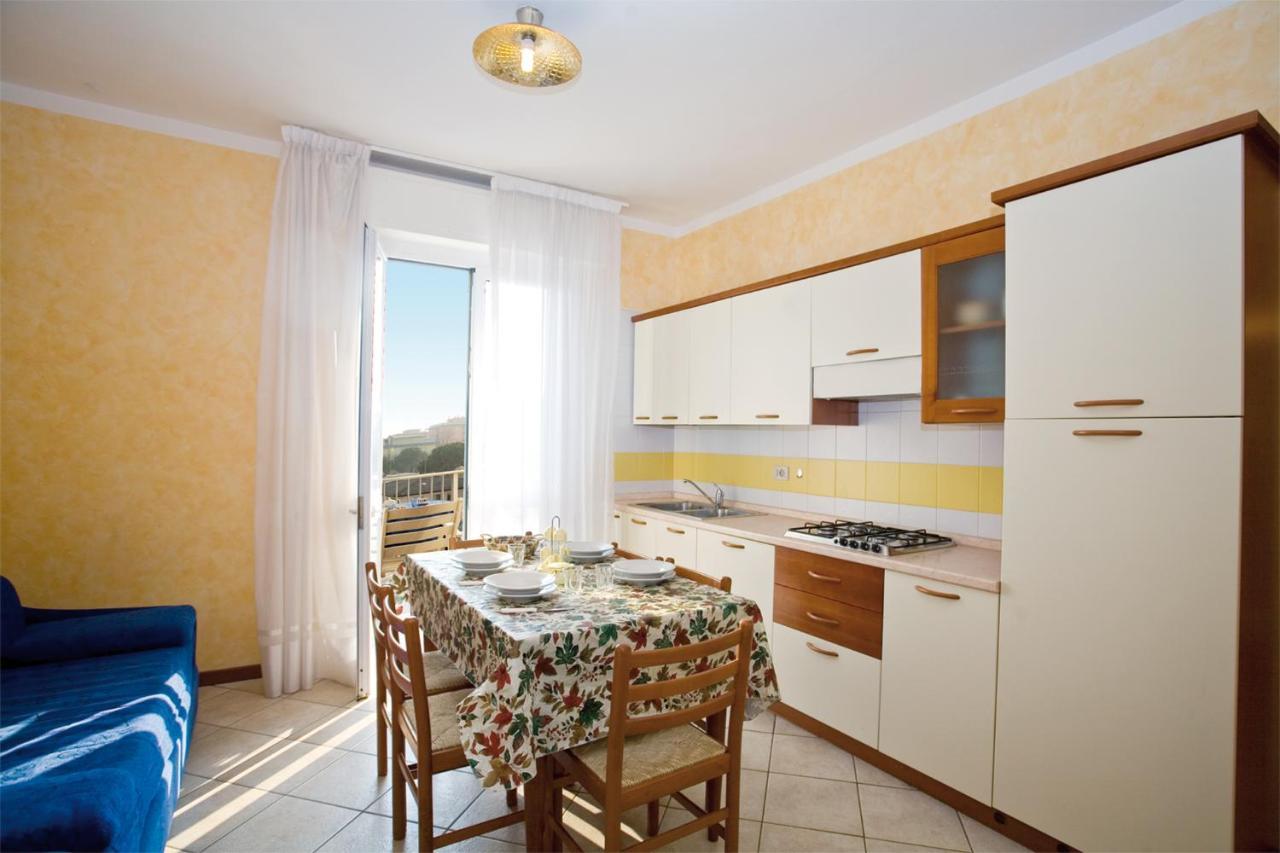 Pia Del Faro Apartment Бибионе Екстериор снимка